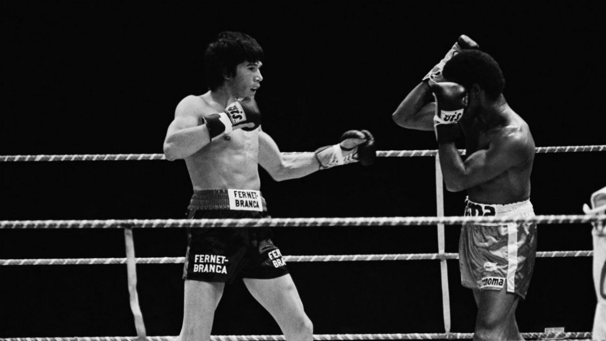 Si bien Valdés poseía un buen nivel técnico, le facilitó las cosas a Carlos con su lentitud y porque no fue consistente con sus ataques. Escopeta, haciendo uso –como siempre– de su privilegiada contextura física y largo de brazos, se encargó de mantener lejos y a raya al moreno, sacando golpes desde cualquier ángulo y apelando a una de sus cualidades más brillantes: retroceder pegando.