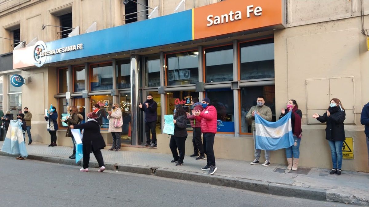 Los agencieros aseguran que el recorte en las comisiones y la caída de los ingresos por la pandemia hace inviable la actividad.