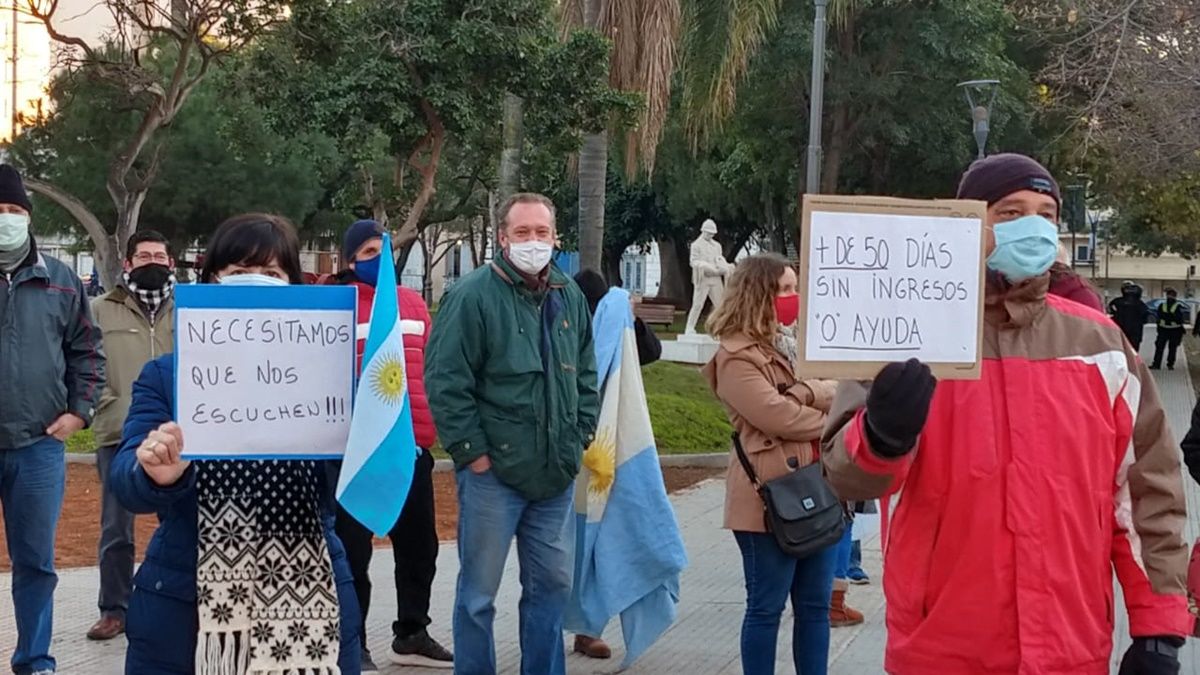 Los agencieros también se manifestaron en la plaza San Martín.