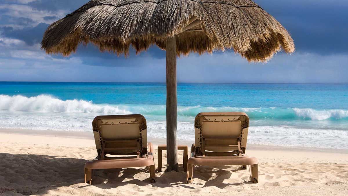México empezó a permitir las actividades recreativas en el mar y en algunos parques ecoturísticos en la Riviera Maya.