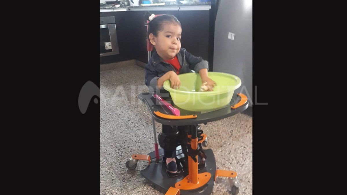 La rutina de Ainhoa comienza a las nueve de la mañana con el desayuno. El día transcurre entre juegos, dibujos y sesiones de maquillaje.