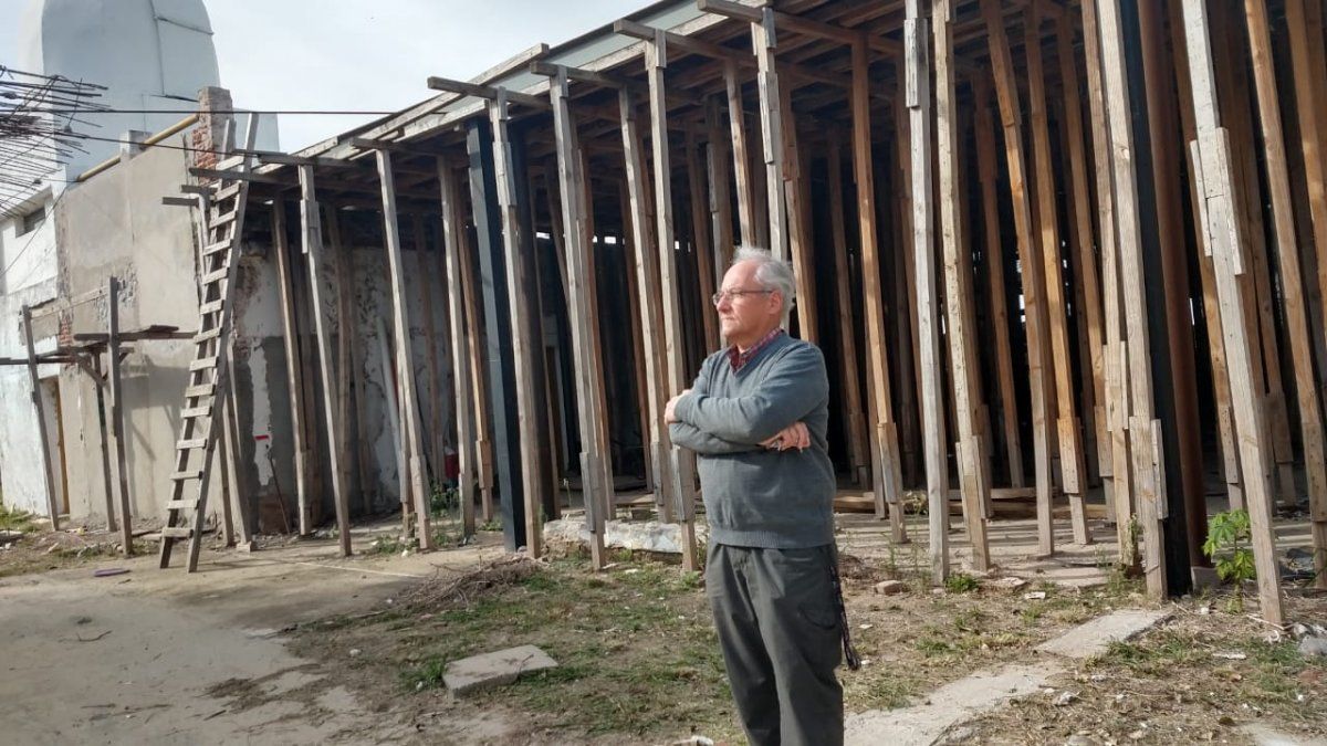 Cohglan, director del Code, le contó a Aire de Santa Fe que se queda a dormir en la obra desde marzo.