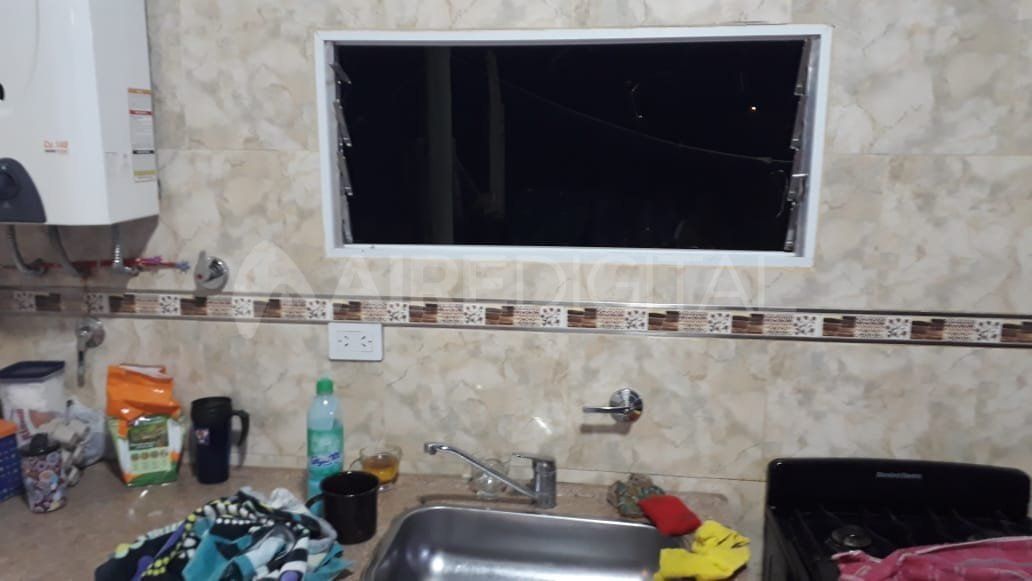 Sacaron las rejas, los vidrios y entraron a robar