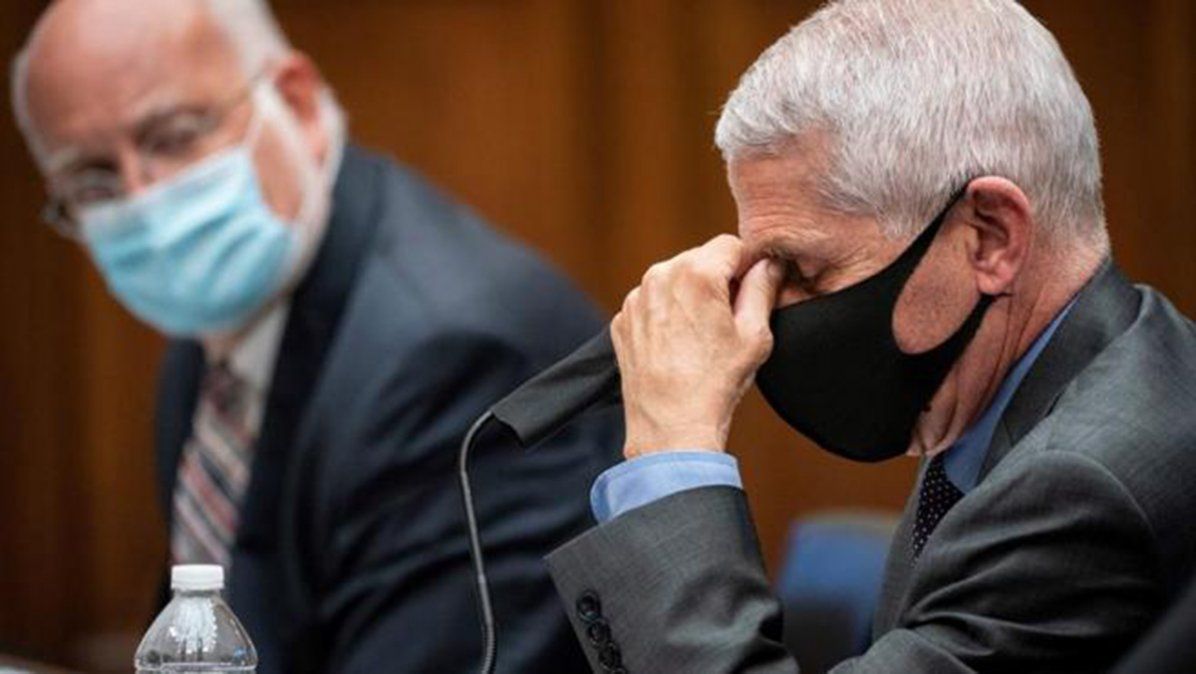 Los doctores Anthony Fauci y Robert Redfield, médicos especialistas de la Casa Blanca.