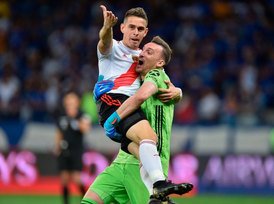 Rafael Santos Borré y Franco Armani, dos jugadores por los que River recibió ofertas y serían difíciles de reemplazar en este contexto económico que golpea al fútbol argentino en caso de que se concrete una salida.