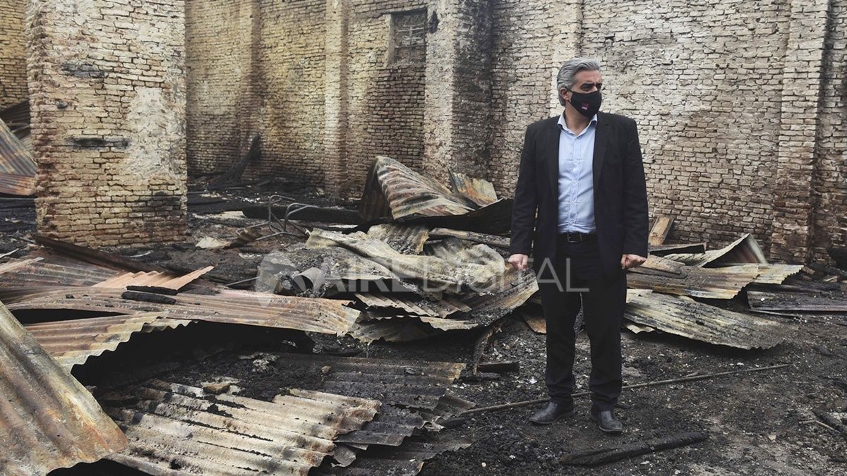 Un incendio destruyó por completo un centro comunitario de prevención de adicciones perteneciente a la Universidad Nacional de Rosario (UNR).