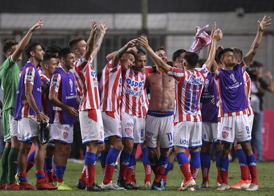 El plantel de Unión, tras vencer a Atlético Mineiro en la Copa Sudamericana.