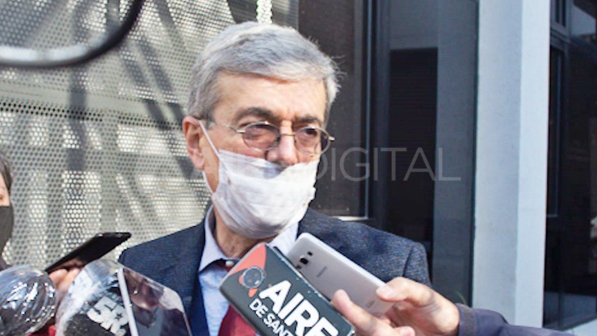 El ministro de Economía, Walter Agosto, defendió el cronograma de pago de la provincia.