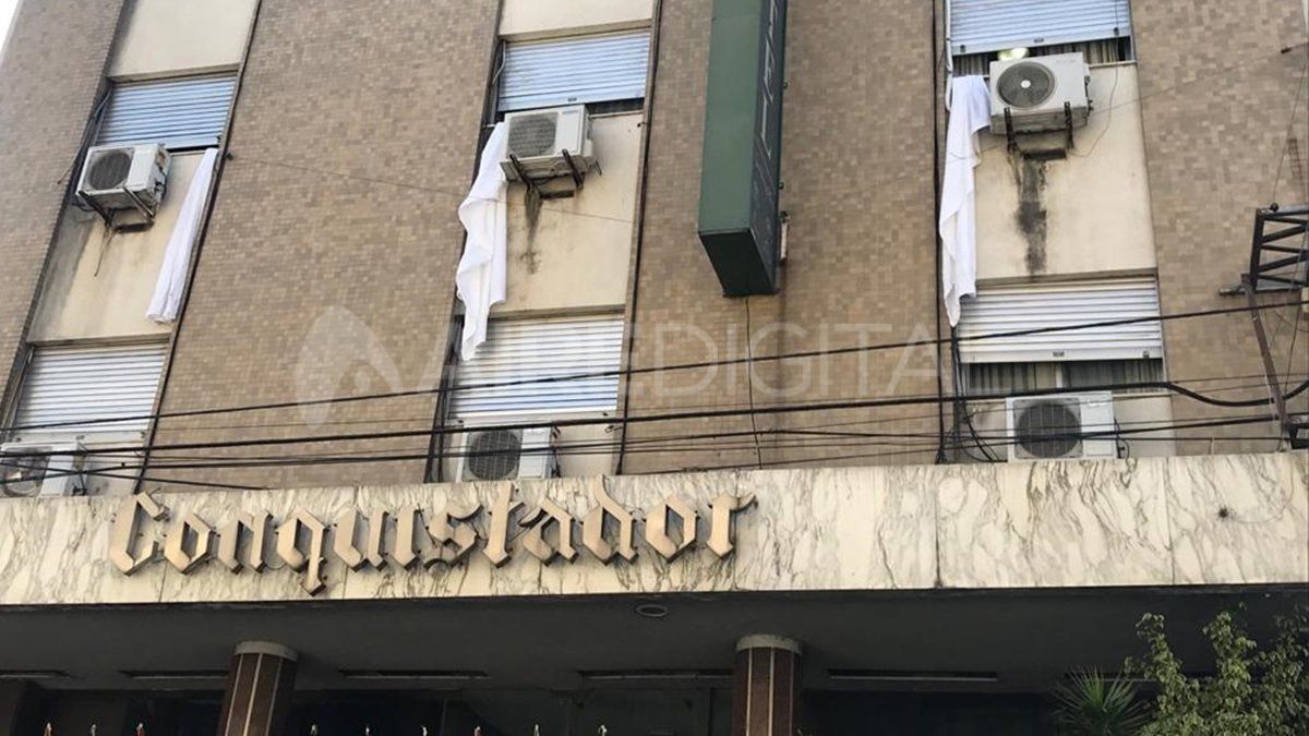 Sábanas blancas. Así reclamaron ayuda económica los hoteles de la ciudad.