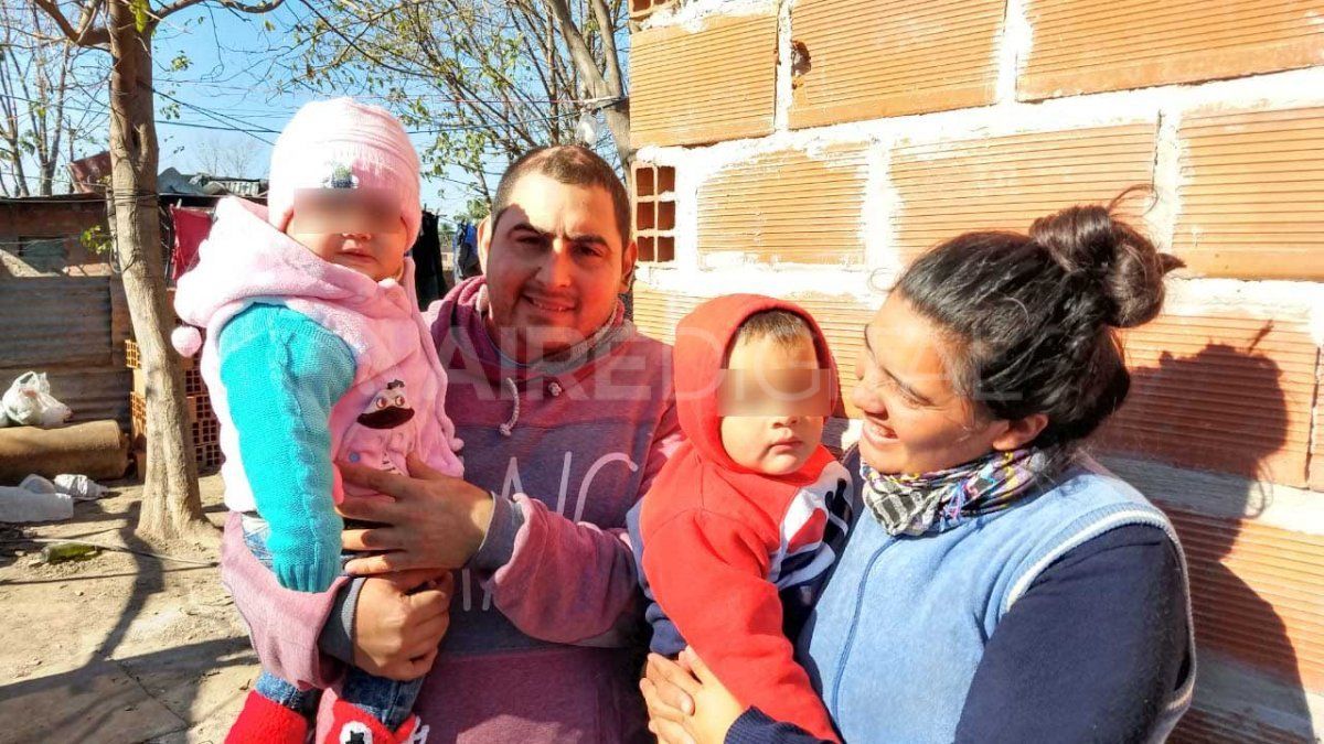 Uma recibió el alta el jueves y ya está en su casa junto a sus padres y su hermano mayor.