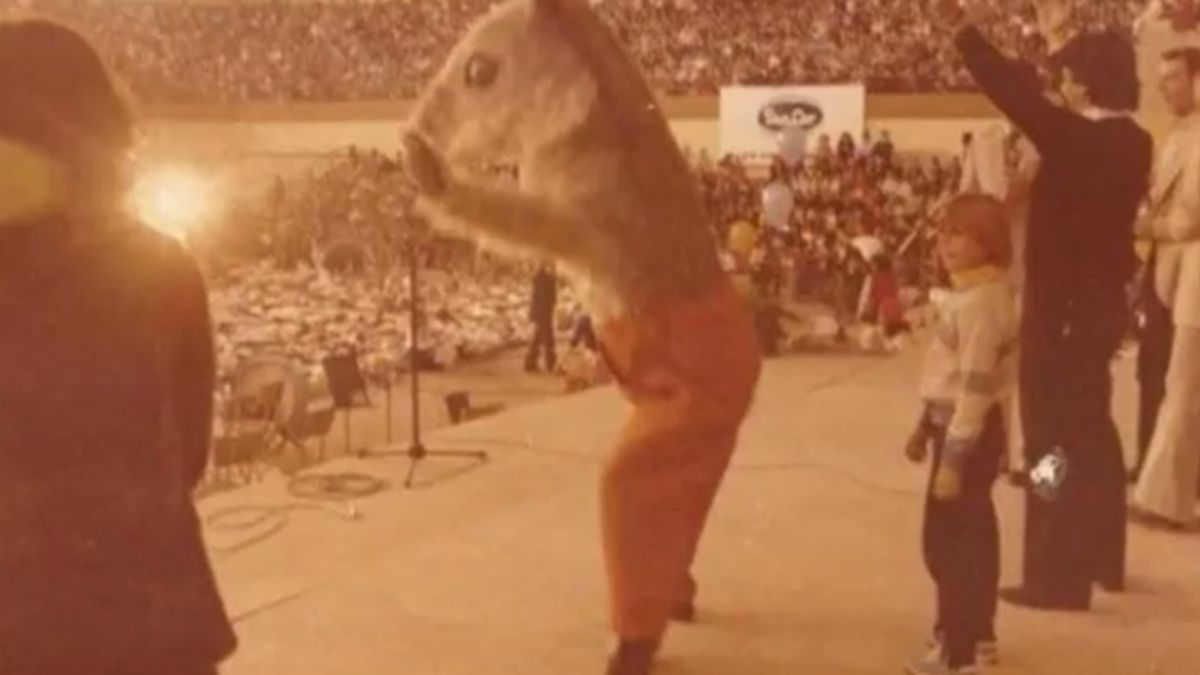 Tincho el carpincho nació en 1982, dio sus primeros pasos en la pantalla de canal 13, en el programa