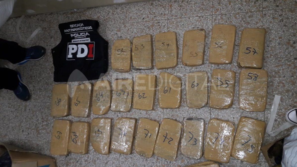 Parte de los panes encontrados en el interior de la camioneta.