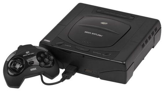 Con un aspecto futurista, la SEGA Saturn salió al mercado el 7 de julio de 1995 en Europa.