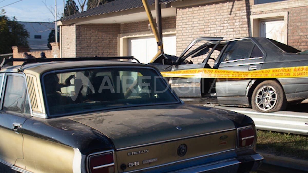 El automóvil tomó la curva para ingresar a la avenida Richieri cuando salió del control de su conductor
