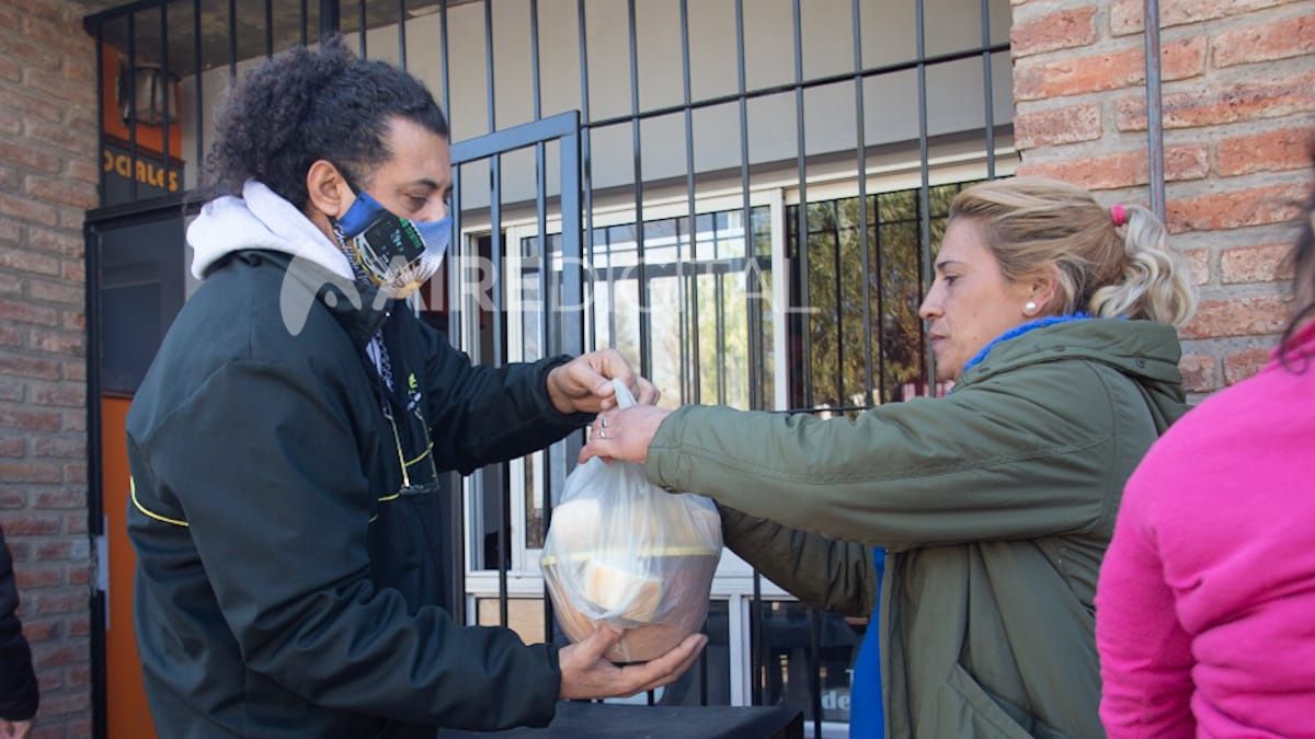 "Salió muy bien y estamos contentos porque el fin era sentir que estamos ayudando y le hacemos bien a la gente, dejando de lado nuestros problemas", explicó Pedro Ceballos, delegado de la línea 14, en diálogo con el móvil de Ignacio Laurenti.