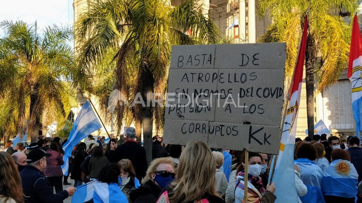 Los reclamos se mezclaron en el banderazo que se congregó este 9 de julio en diferentes puntos del país.