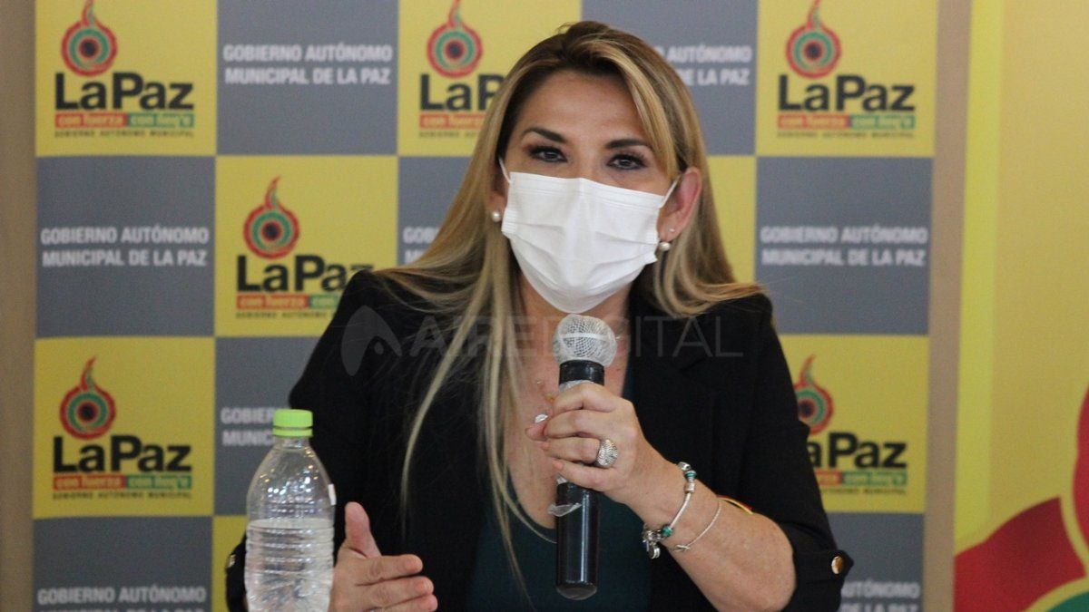 La presidenta de facto de Bolivia, Jeanine Áñez, tiene coronavirus. 