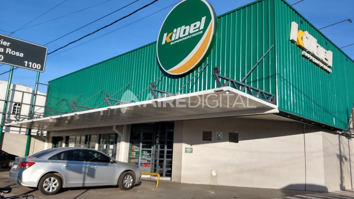 De manera preventiva cerraron la sucursal de una cadena local de supermercado este sábado.