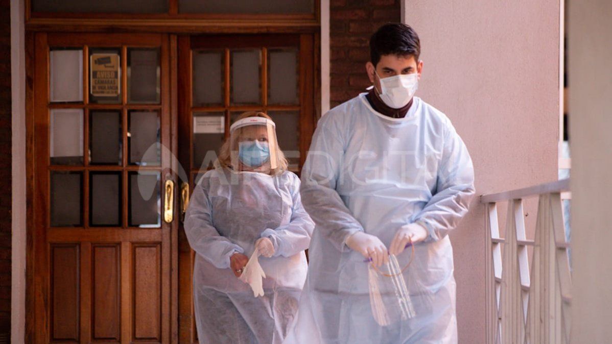 Realizan el Detectar en el edificio donde se identificaron los últimos tres casos de coronavirus en Santa Fe.