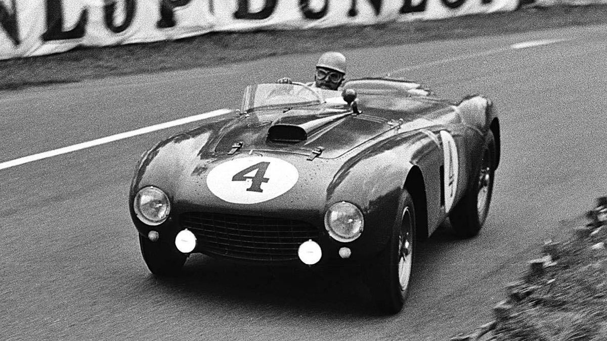José Froilán González es el único argentino que, a la fecha, ganó las legendarias 24 Horas de Le Mans. Fue el domingo 13 de junio de 1954 –con la Ferrari 375 Plus Sport Nº 4 de 4.500 cc– y, su coequiper, fue el francés Maurice Trintignant. El Cabezón condujo la Rossa durante 17 horas, la mayoría bajo una intensa lluvia.