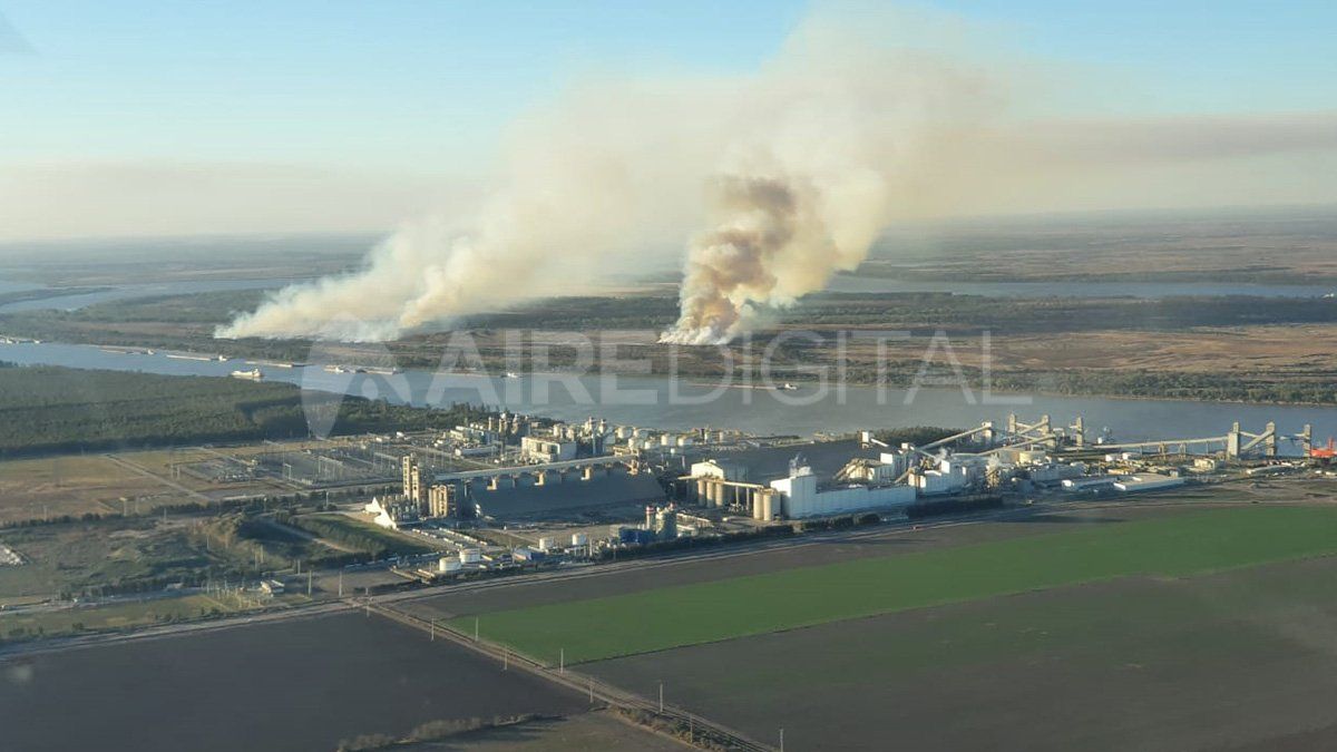 Incendios en la zona de islas frente a Puerto Gaboto, en el sur de la provincia de Santa Fe.