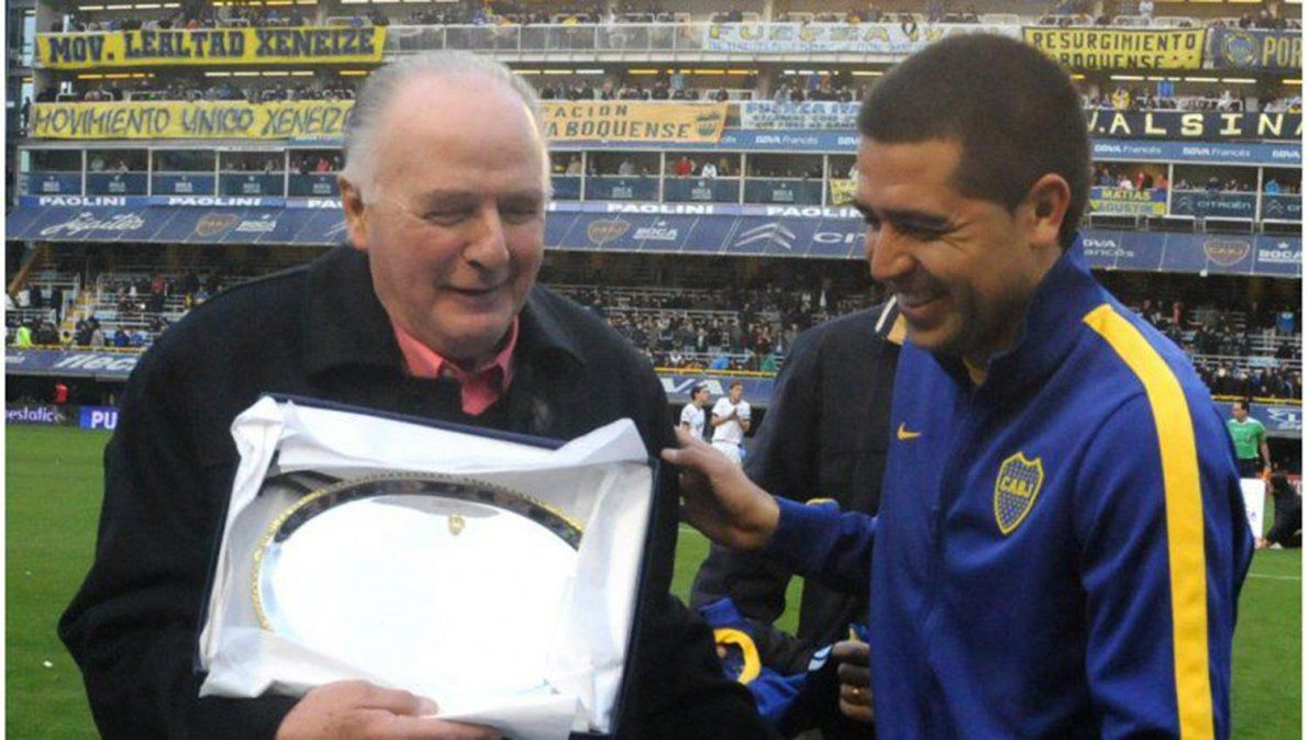 Marzolini y Riquelme, en una foto de 2015, cuando Boca los homenaejó. Foto: Prensa Boca Juniors.