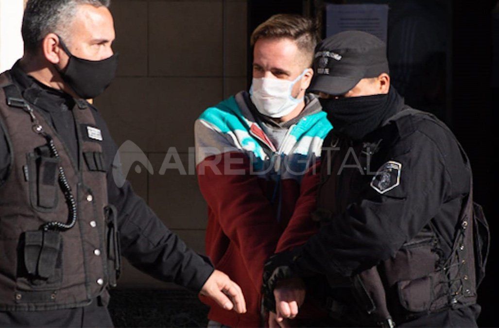 Reinaldo Wabeke es retirado del Juzgado federal por el personal de Traslados Judiciales