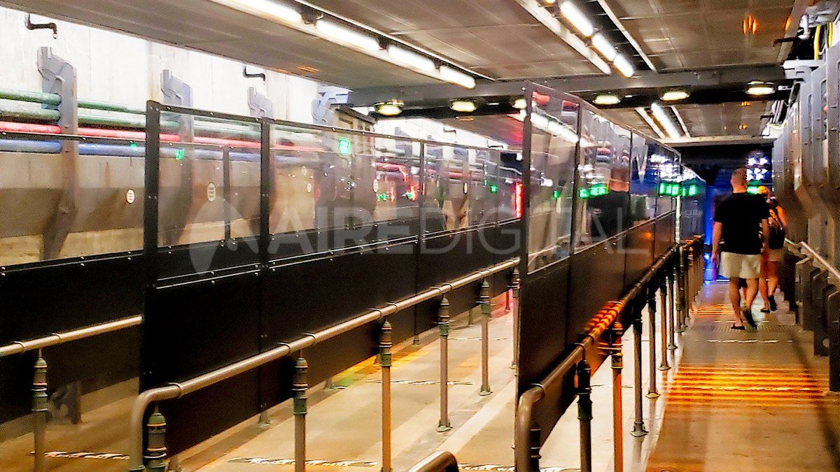 Hay separadores para prevenir los contagios.