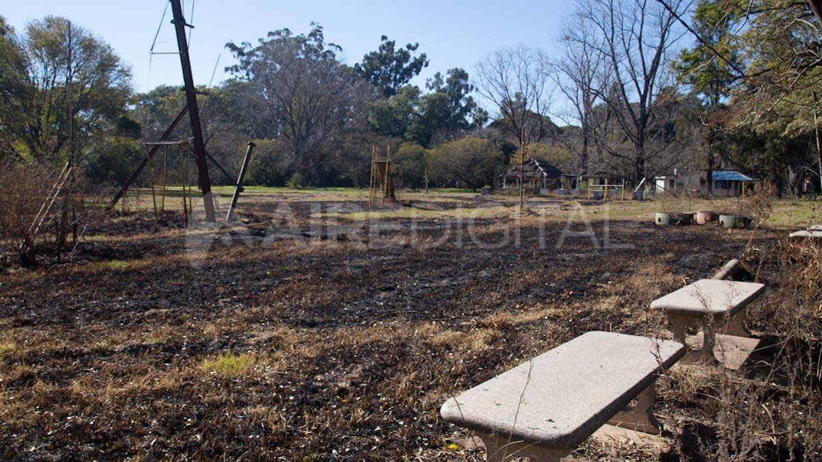La quema de la vegetación de la Granja La Esmeralda se observa en gran parte del predio.