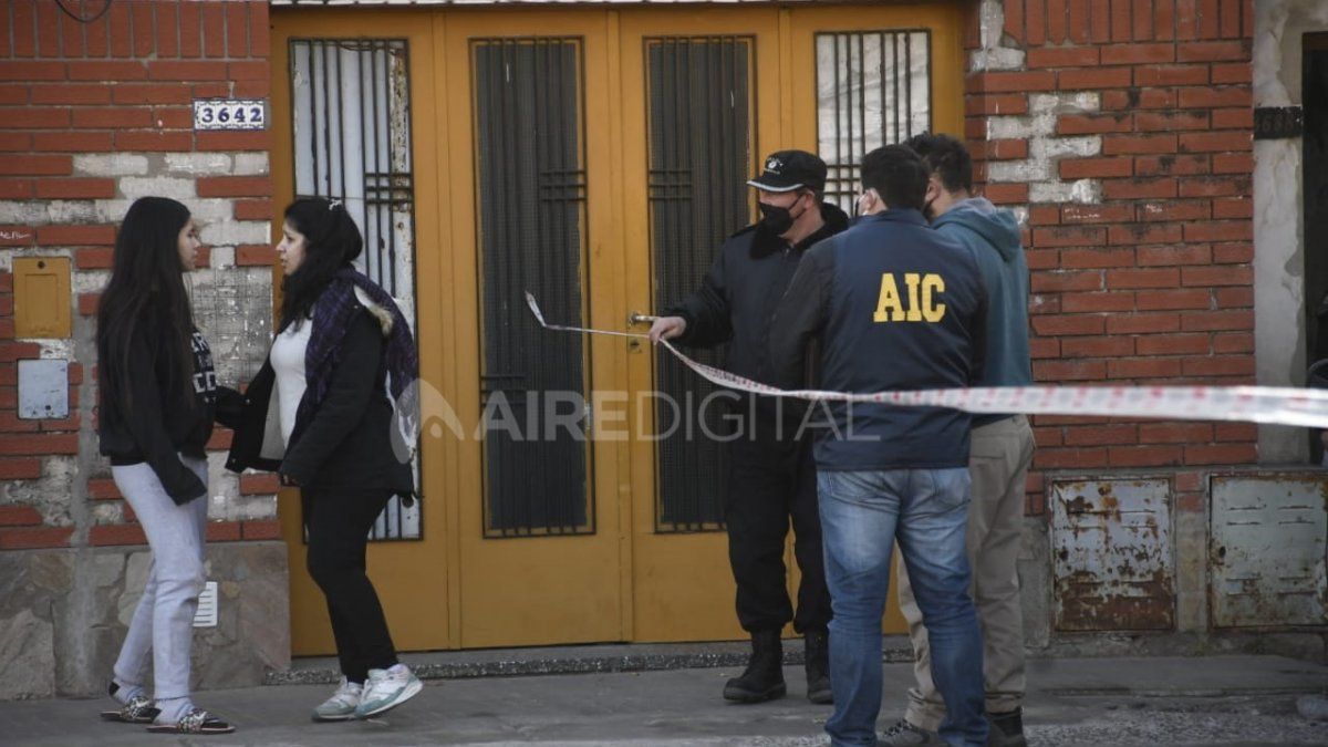 Escena del crimen. Los peritos de la Agencia de Investigación Criminal peritaron el lugar. 