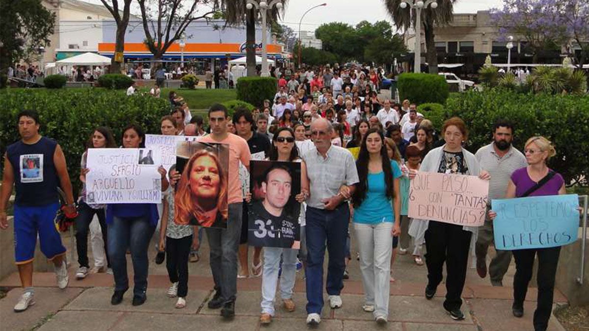 Una de las movilizaciones en Esperanza para reclamar justicia por los asesinatos de Viviana y Guillermo