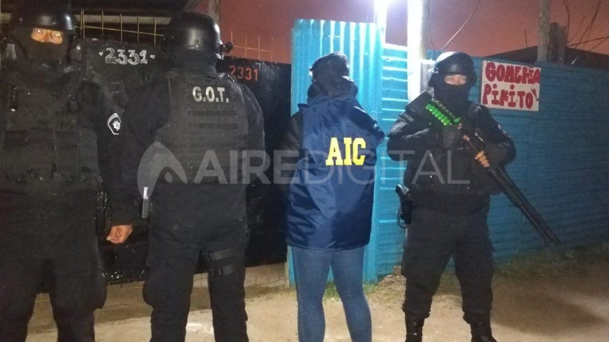 Hay detenidos y armas de fuego secuestradas.