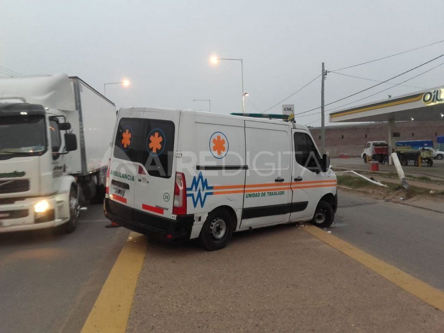 Una ambulancia despistó en la ruta 19 de Santo Tomé.