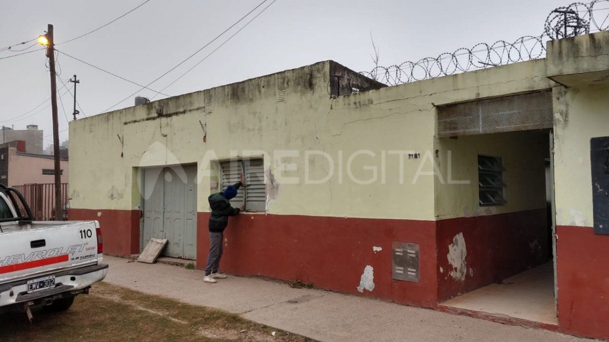 Los dos ingresos fueron vandalizados.