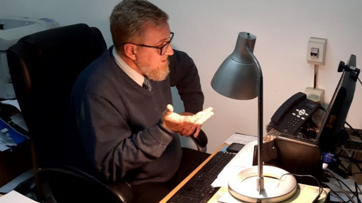 El fiscal Gerosa durante la audiencia a la cual presenció de por videoconferencia.