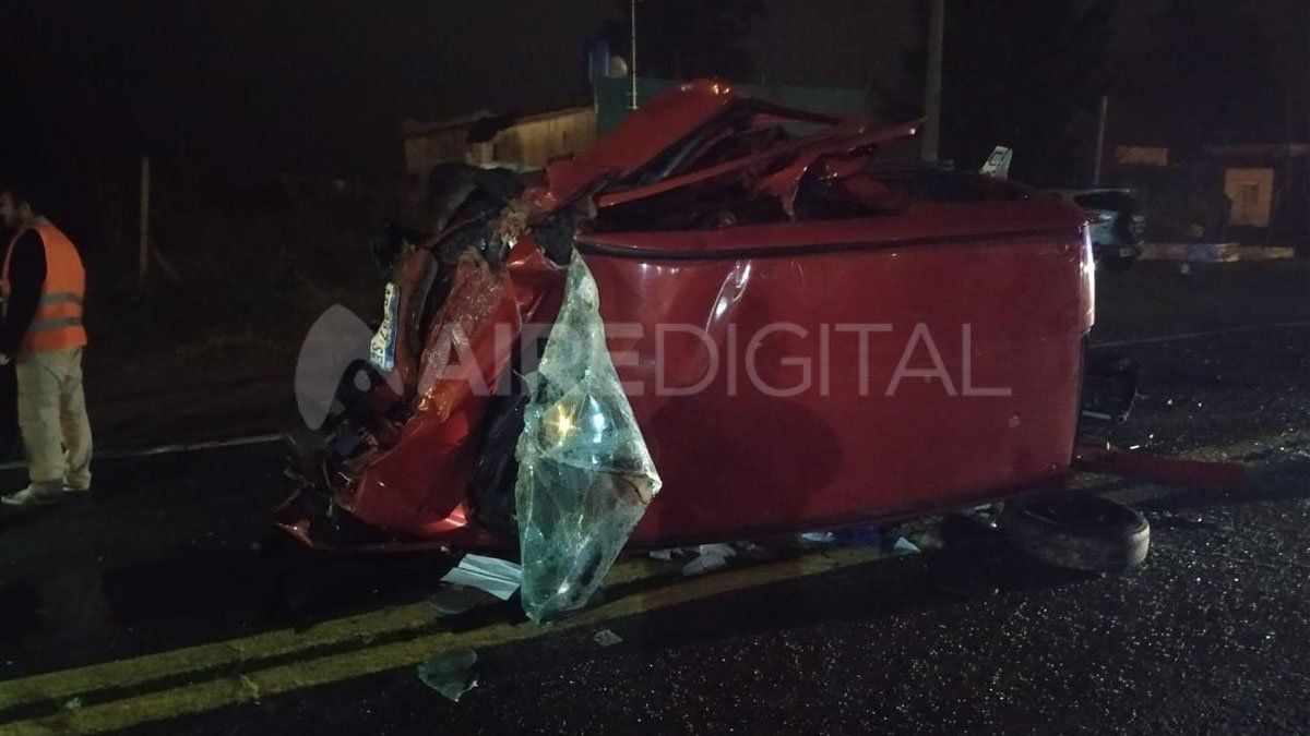 Los dos ocupantes de la Kangoo fallecieron por el impacto. 