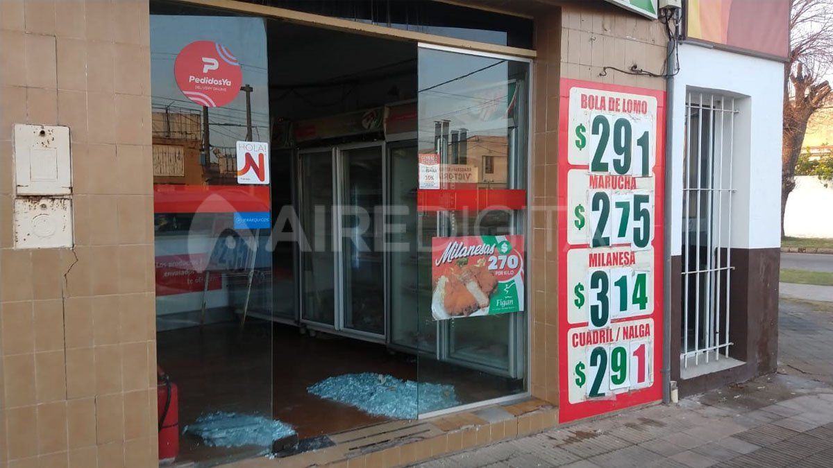 Rompieron la puerta de ingreso y se llevaron un monitor.