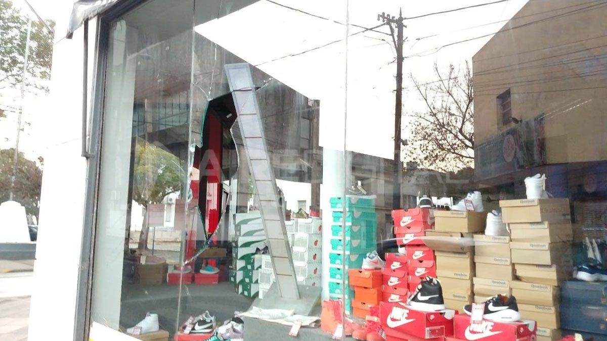 El local ubicado frente al municipio, en la esquina de Salta y 4 de enero.