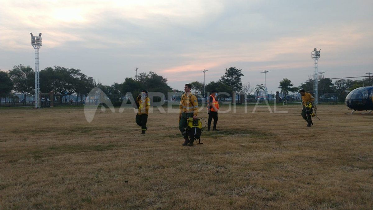 Brigadistas que trabajan en el operativo.