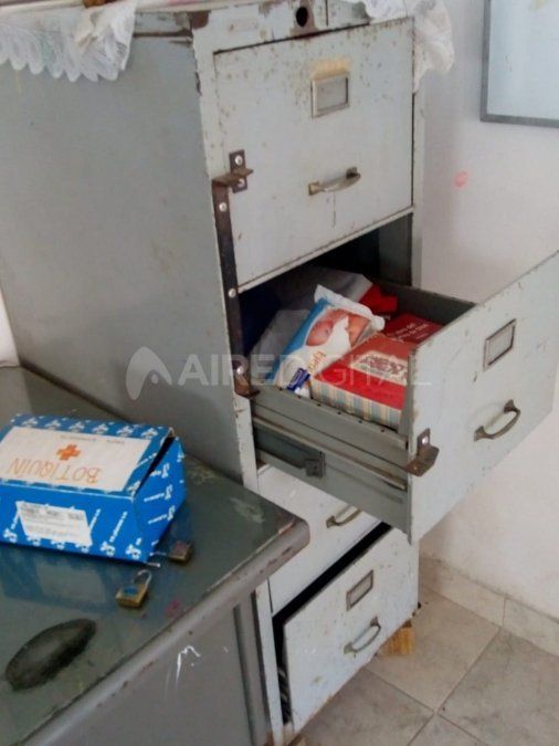 Los ladrones revisaron los cajones del lugar.