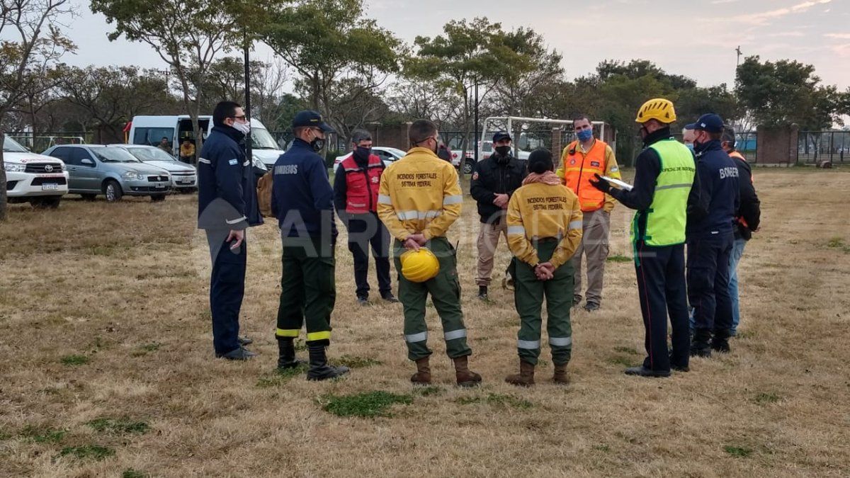 Luego del operativo, los brigadistas se reúnen en el predio de ATE.