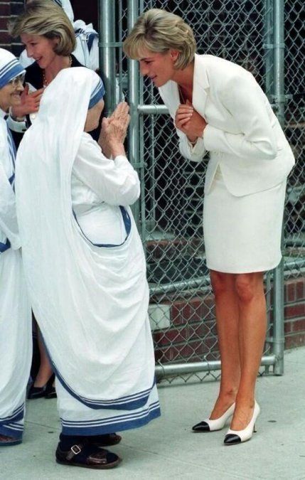 Durante la última década del siglo pasado, Lady Di y la Madre Teresa de Calcuta forjaron una estrecha relación aunque sólo se vieron en dos oportunidades.