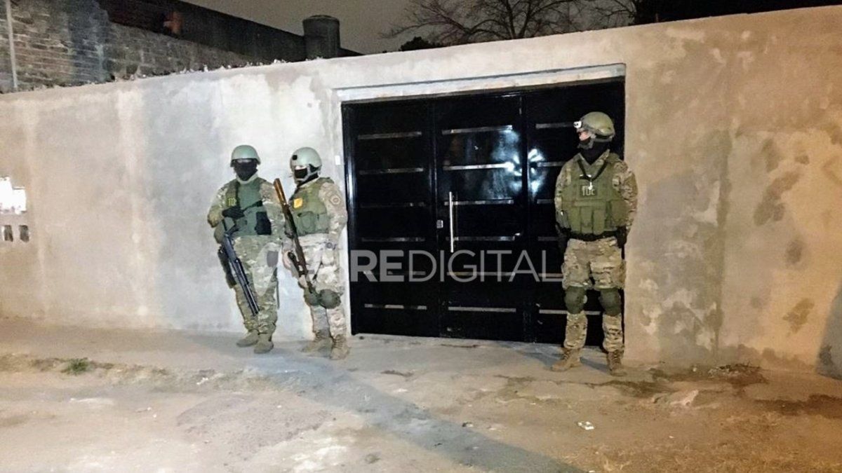 El procedimiento se lleva a cabo horas después de la imputación de dos jóvenes vinculados a la causa.