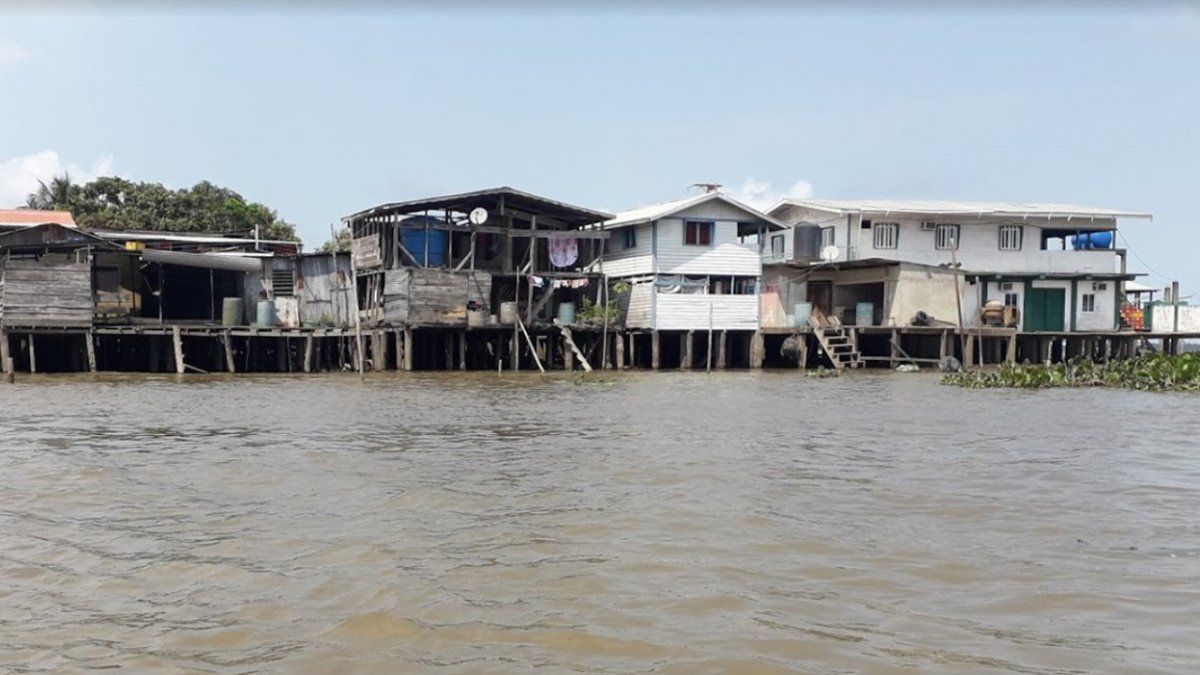 Curiapo es el pequño pueblo de los Waraos en el que se quedó el equipo de investigadores. Las casas están construidas sobre palafitos.