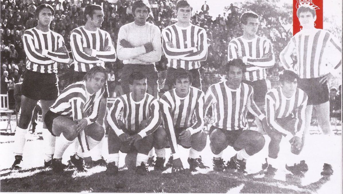 Formación de Unión que disputó el Torneo Regional 1971: Sanseverino, Borgogno, Segalini, Rossi, Artucio, Favini, Benítez, Toyé, Genolet, Fredes y Salas. Foto: Libro
