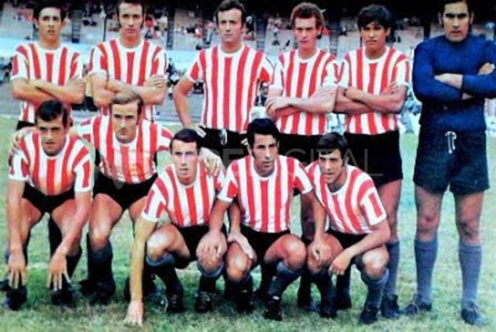 Formación de Unión en el año 1970. Parados: Antonio Sanseverino, Luis Pulcini, Inocencio Dusso, Luis Casal, Alfredo J. Cañete y Juan P. Garzón. Agachados: Rafael Zuviría, Héctor H. Scotta, Roberto Martínez, Ángel Fredes y Francisco A. Cibeyra.
