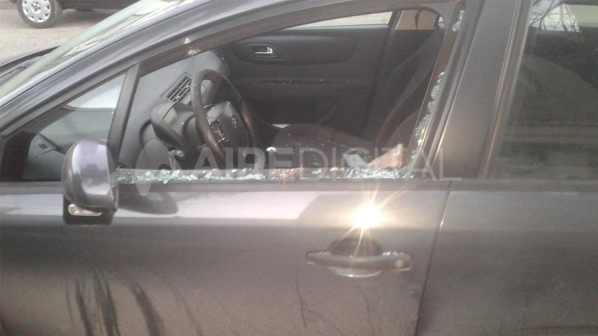 El auto estaba estacionado en la vía pública