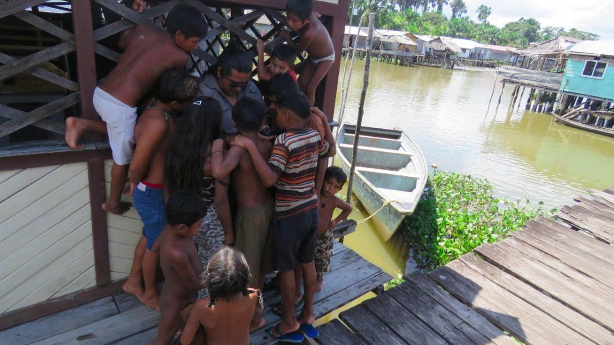 El biólogo mexicano Gualberto Pacheco-Sierra quedó rodeado por los