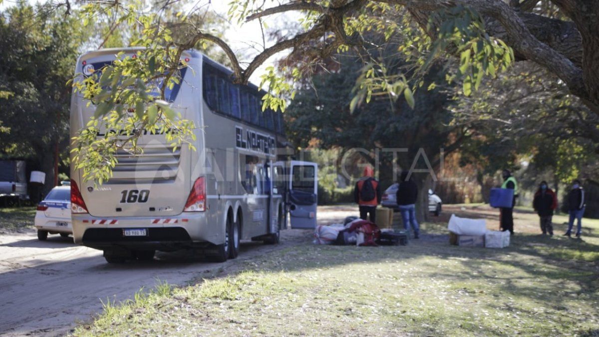 El micro viajó desde Mendoza hasta Santa Rosa de Calchines, Santa Fe, con una promesa de trabajo.