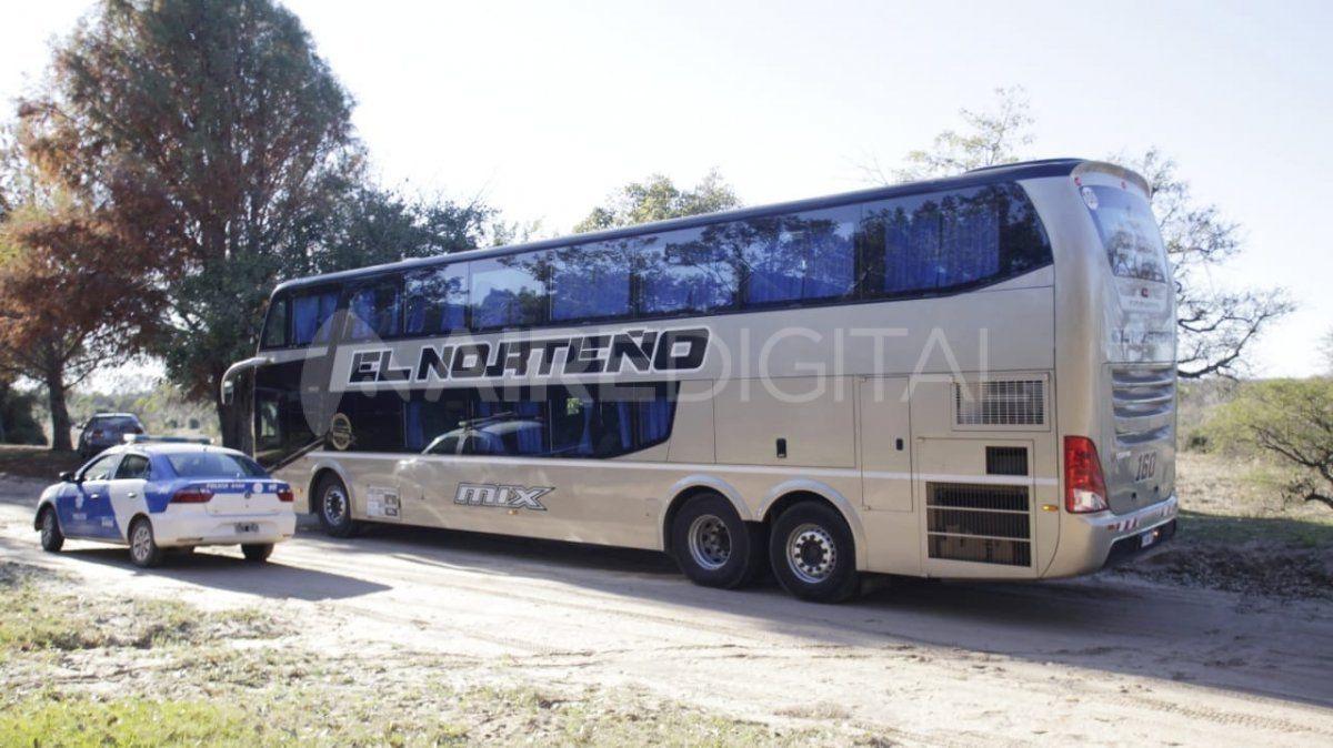 El micro fue escoltado por móviles de la Policía de Santa Fe hasta el límite con la provincia de Córdoba y luego en el retorno a Santa Rosa.